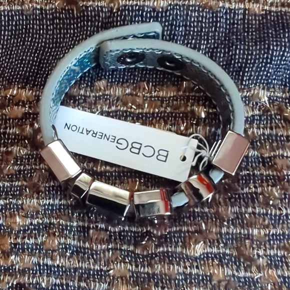 🏷️LAST CHANCE SALE $5 ITEM🏷️ BCBGeneration Bracelet NWT Hematite Color - Picture 3 of 7